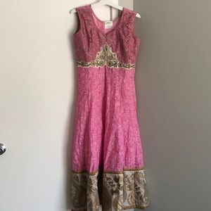 Beautifull pink dress with pretty details